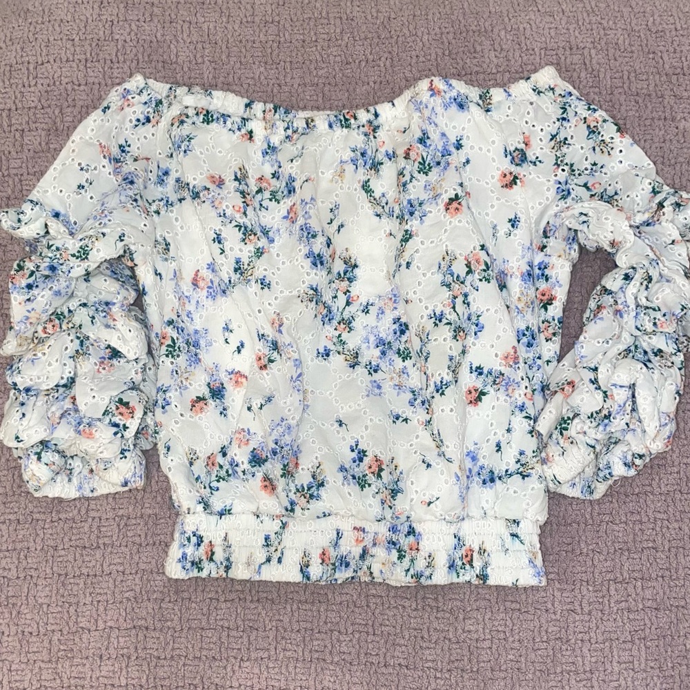 CeCe Women's Romantic Ruffled Sleeve Pierced Floral Eyelet Peasant Crop Top Sz S